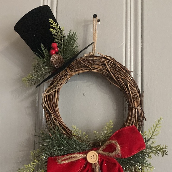 NWT- Beautiful Snowman Wreath Decoration w/ 🎩 Red Velvet Bow & Jingle Bells - Picture 6 of 17